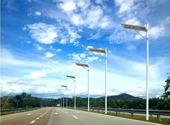 China Lúmen alto todo em uma luz de rua solar integrada, resistência de alta temperatura luz solar integrada fornecedor